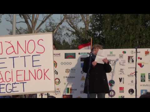 Hősök vétója - L. Ritók Nóra